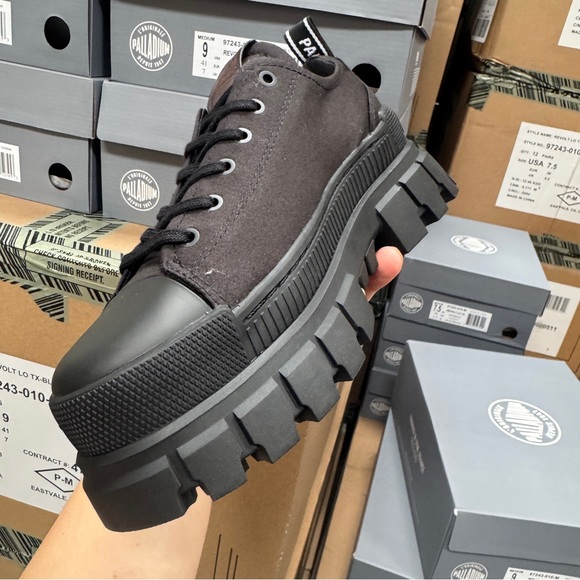 Palladium Revolt Lo Tx Black Low Sneaker Boot 97243-010 Chunky Size 8.5 ONLY - Picture 3 of 10